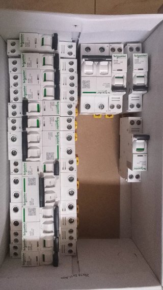 Interruptores Automáticos Schneider Eléctricos