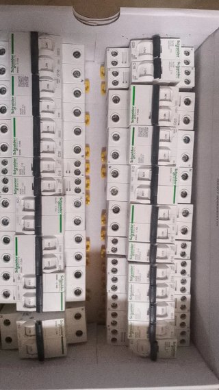 Interruptores Automáticos Schneider Eléctricos