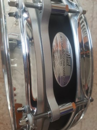 Caja Pearl en buen estado y con funda de regalo