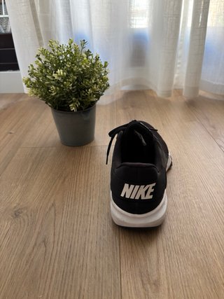 Zapatillas Nike Training Negras y Blancas Talla 44