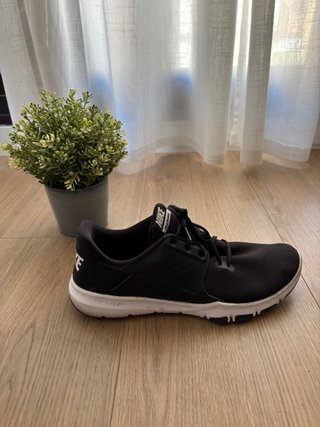 Zapatillas Nike Training Negras y Blancas Talla 44