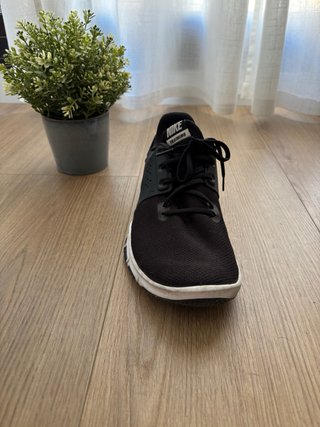 Zapatillas Nike Training Negras y Blancas Talla 44