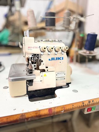 Máquina Overlock Juki MO-6700 Series