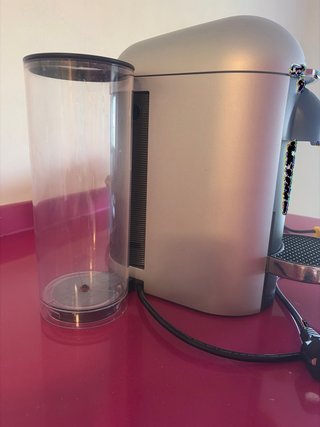 Cafetera Nespresso Vertuo Plus Gris