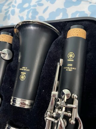 Clarinete Yamaha YCL-250 con atril