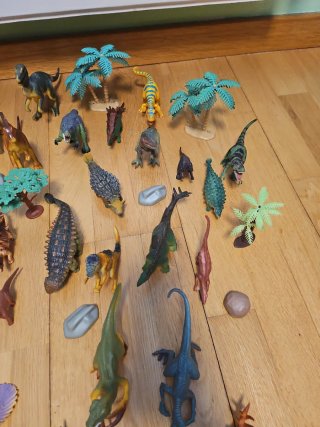 Lote de dinosaurios de juguete