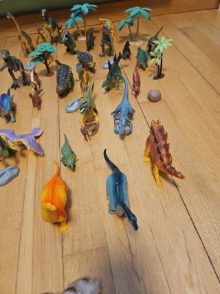 Lote de dinosaurios de juguete