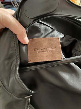 Cazadora bomber caballero negra