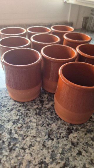 Vasos de barro reposteria y té