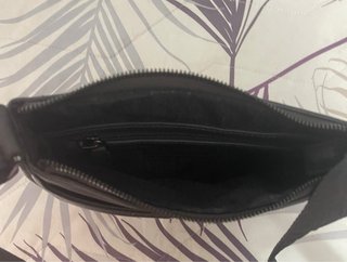 Bolso bandolera Guess gris oscuro