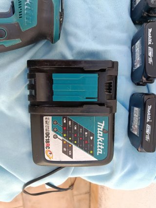 Lote Makita Pladur:Taladro, Atornillador,baterias.