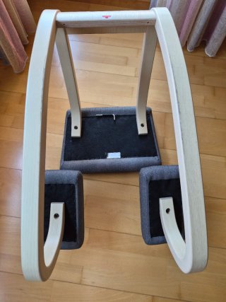 Silla ergonómica de madera y tela