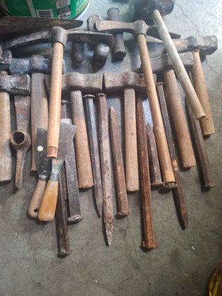 Herramientas de albañilería variadas