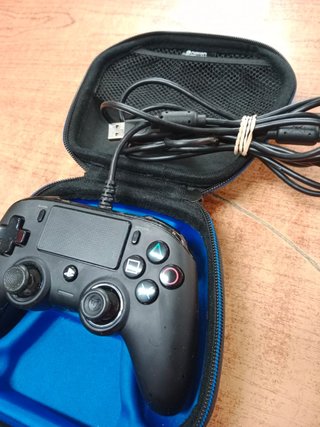 MANDO PS4 NACON COMPACT WIRED CONTROLLER