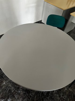 Mesa redonda y 4 sillas