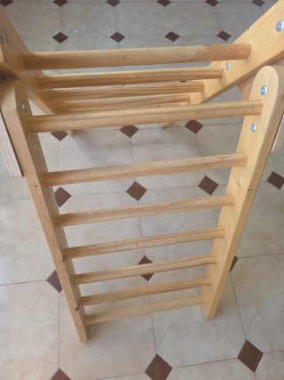 Triángulo de escalada madera.