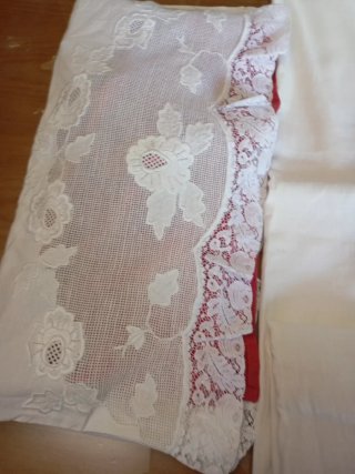 Juego de cama artesanal bordado y Filtire y encaje