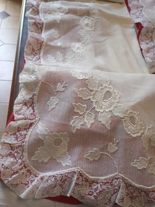 Juego de cama artesanal bordado y Filtire y encaje