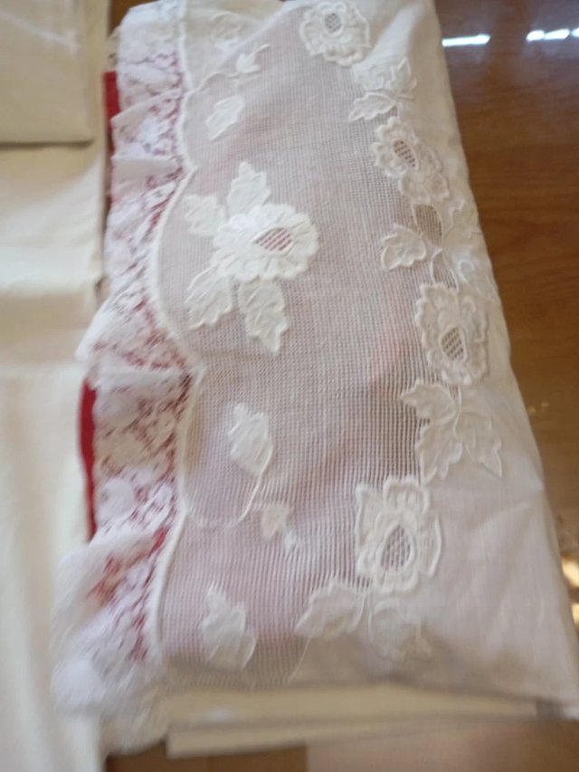 Juego de cama artesanal bordado y Filtire y encaje