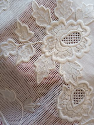 Juego de cama artesanal bordado y Filtire y encaje