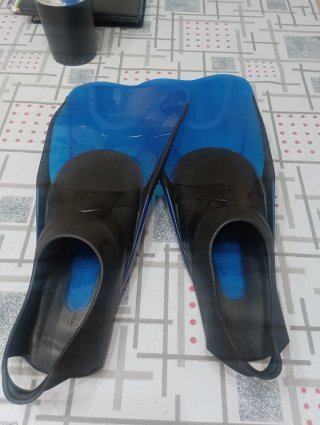 Aletas de buceo azules y negras 46-48