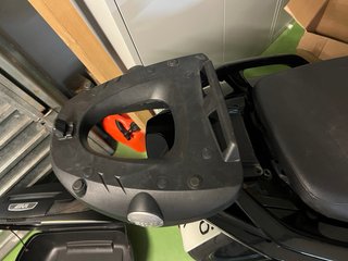 Baúl Givi E470 (47L) + Parrilla Givi M5M Monolock