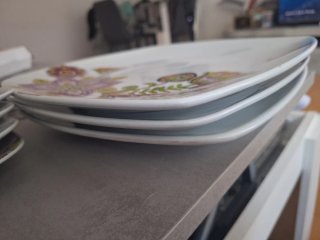 Set di stoviglie in porcellana con fiori