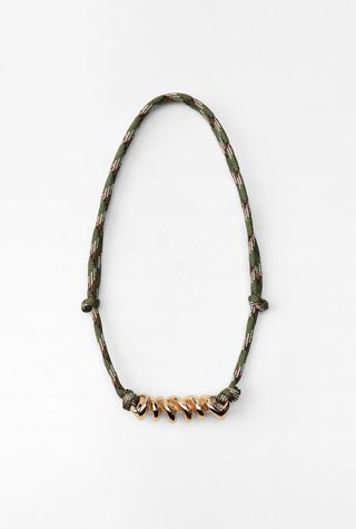 Collar cordón Zara con cuentas doradas