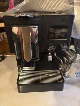 Cafetera de cápsulas negra