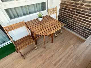 Mesa plegable exterior y dos sillas