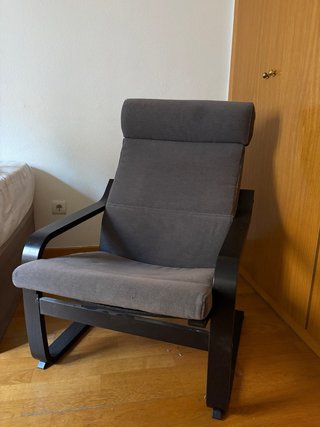 Butaca Ikea Tela Gris y Madera Negra