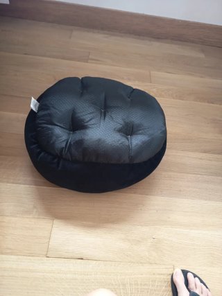 Cama para gatos negra y gris