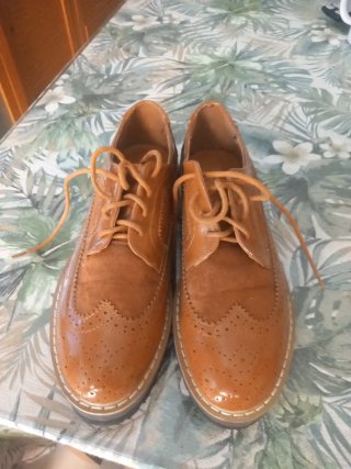 Zapatos marrones tipo Oxford