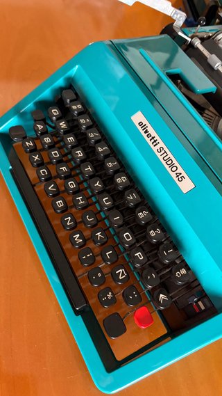Máquina de escribir Olivetti Studio 45