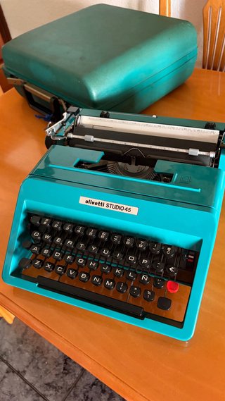 Máquina de escribir Olivetti Studio 45