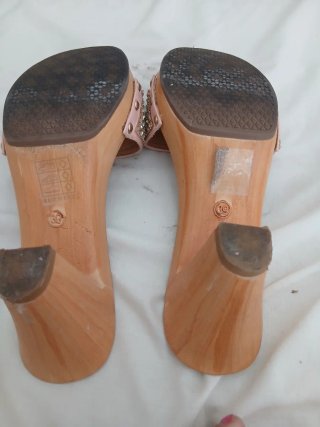 Sandalias Mizia Madera Tachuelas Rosas Talla 38