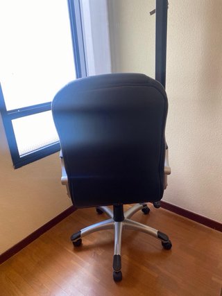 Silla de oficina ergonómica con ruedas