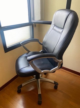 Silla de oficina ergonómica con ruedas