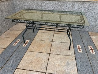 Tavolo da Giardino in Ferro Battuto con Piano in Vetro