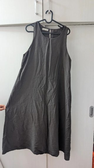 Vestido largo marrón con botón
