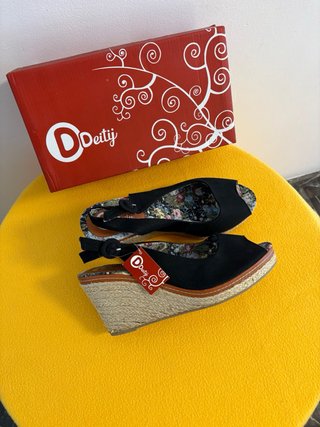 Sandalias Deitij Negras Talla 41 Flores