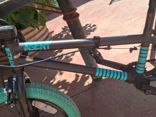 Bicicleta BMX Agent Negra y Turquesa