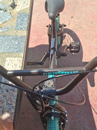 Bicicleta BMX Agent Negra y Turquesa