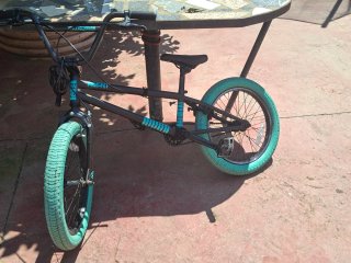 Bicicleta BMX Agent Negra y Turquesa