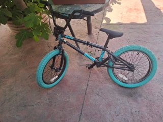 Bicicleta BMX Agent Negra y Turquesa
