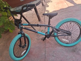 Bicicleta BMX Agent Negra y Turquesa