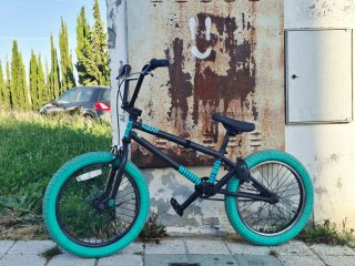 Bicicleta BMX Agent Negra y Turquesa