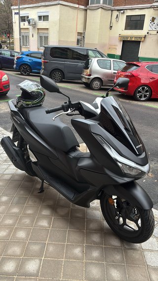 Honda PCX 125 2025 Negra - Como Nueva !
