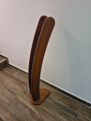 Torre de CDs de madera