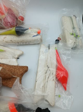 Lote pesca: corchos, anzuelos y más